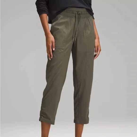 Lulu lemon cropped dance studio pants in Army Green Color EUC size 10 - Picture 1 of 7